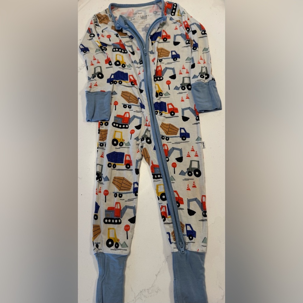 VGUC Little Sleepies Construction Vehicles zippy - size 6-12 months